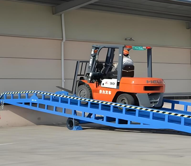 新源移动式卸货平台（叉车用）